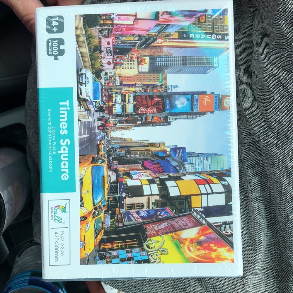 Times Square Gull QTHAN puzzle  1000 pieces sealed nib - Picture 2 of 2